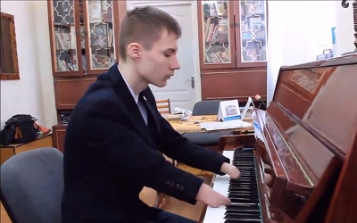 Alexey Romanov:Ένας ξεχωριστός πιανίστας(video)