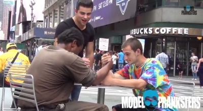 Άστεγοι συναγωνίζονται στο μπραντ εφέρ αλλά το αποτέλεσμα συγκίνει!(video)