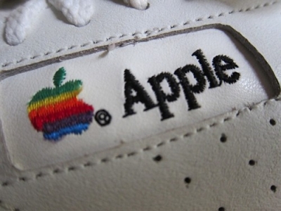 Η Apple παρουσιάζει δικά της sneakers?(pics)